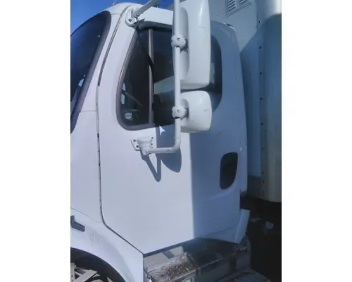 FREIGHTLINER M2 106 CAB