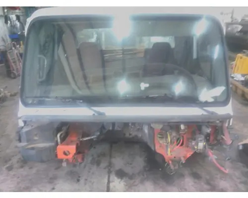 FREIGHTLINER M2 106 CAB