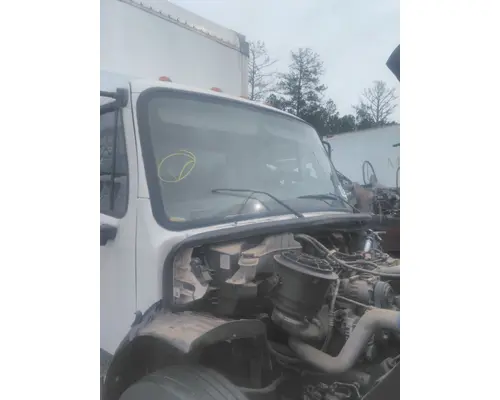 FREIGHTLINER M2 106 CAB