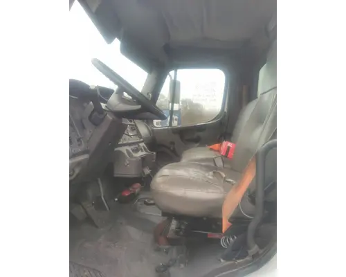 FREIGHTLINER M2 106 CAB