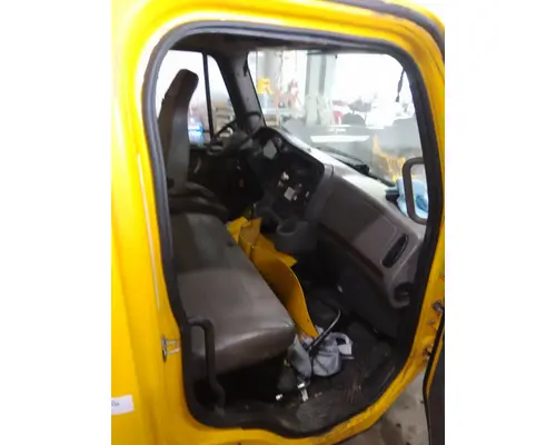 FREIGHTLINER M2 106 CAB
