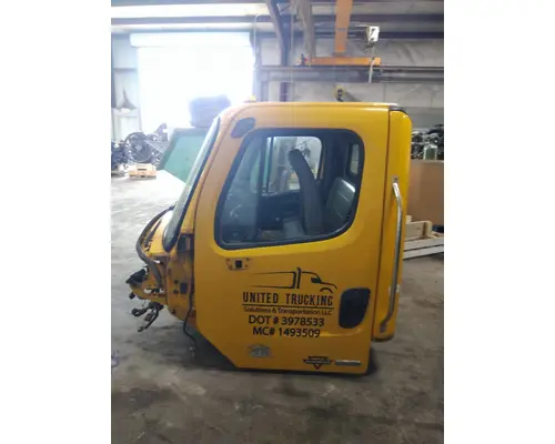 FREIGHTLINER M2 106 CAB