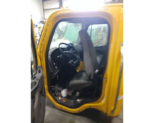 FREIGHTLINER M2 106 CAB