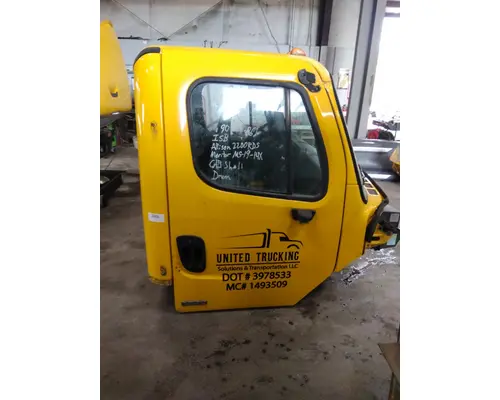 FREIGHTLINER M2 106 CAB