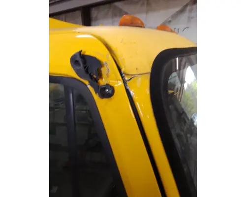 FREIGHTLINER M2 106 CAB