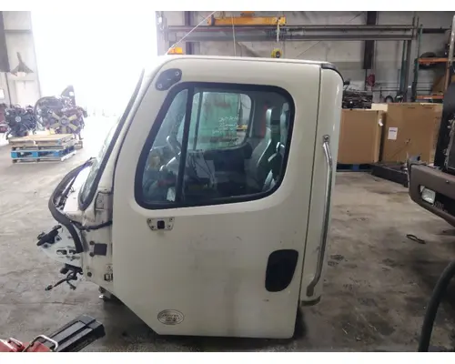 FREIGHTLINER M2 106 CAB