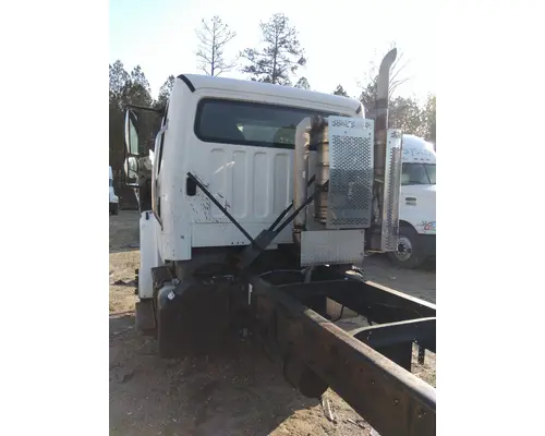 FREIGHTLINER M2 106 CAB