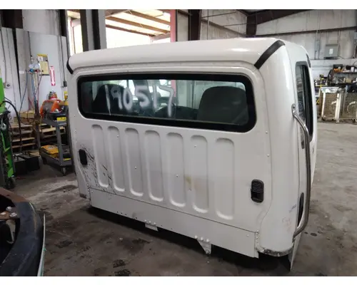 FREIGHTLINER M2 106 CAB