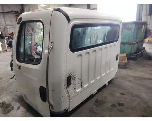 FREIGHTLINER M2 106 CAB