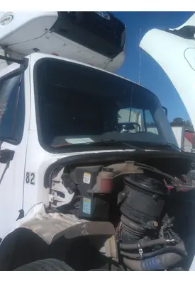 FREIGHTLINER M2 106 CAB