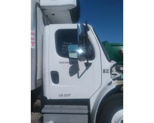 FREIGHTLINER M2 106 CAB