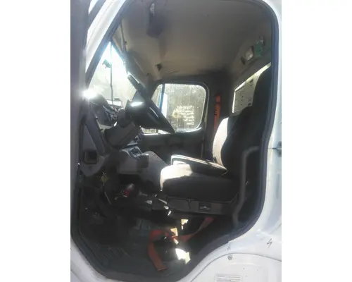 FREIGHTLINER M2 106 CAB