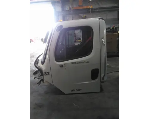 FREIGHTLINER M2 106 CAB
