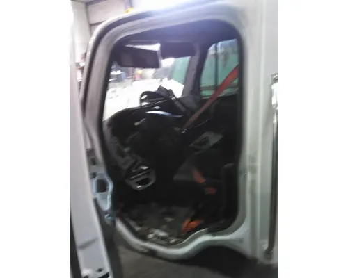 FREIGHTLINER M2 106 CAB