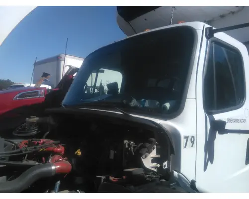 FREIGHTLINER M2 106 CAB
