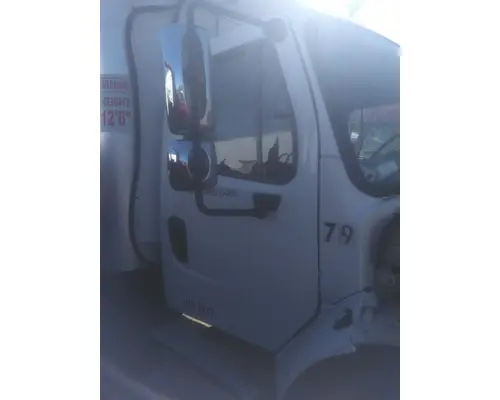 FREIGHTLINER M2 106 CAB