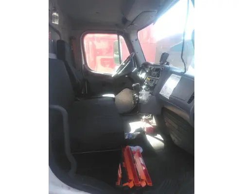 FREIGHTLINER M2 106 CAB