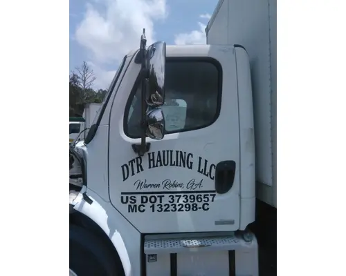FREIGHTLINER M2 106 CAB