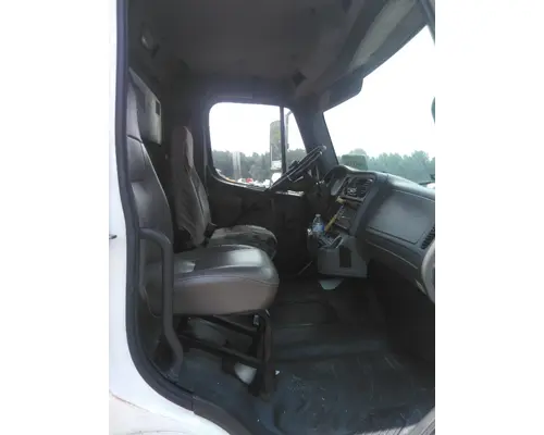 FREIGHTLINER M2 106 CAB