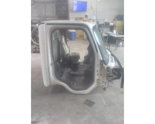FREIGHTLINER M2 106 CAB