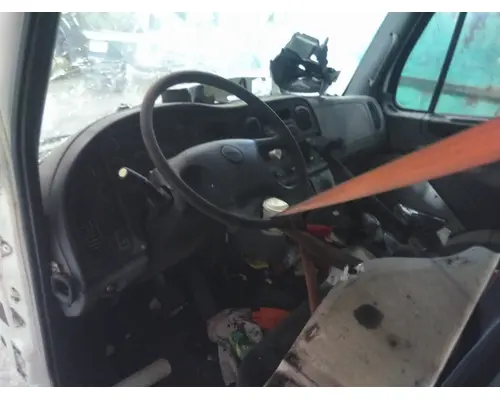 FREIGHTLINER M2 106 CAB