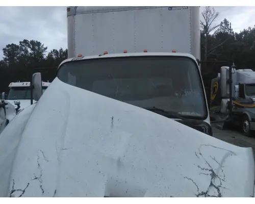 FREIGHTLINER M2 106 CAB
