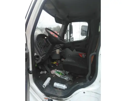 FREIGHTLINER M2 106 CAB