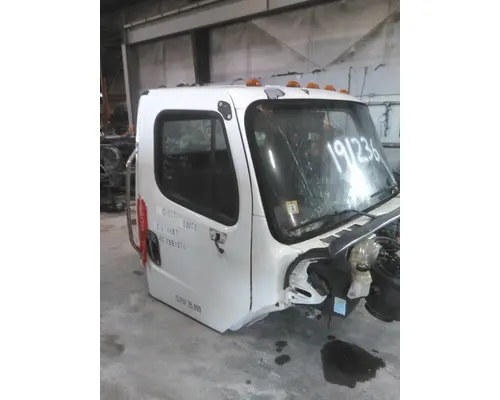 FREIGHTLINER M2 106 CAB