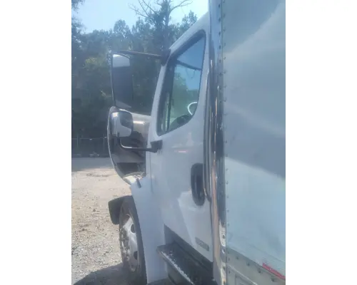 FREIGHTLINER M2 106 CAB