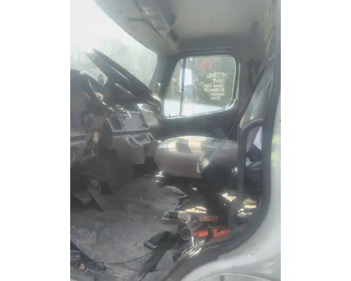 FREIGHTLINER M2 106 CAB