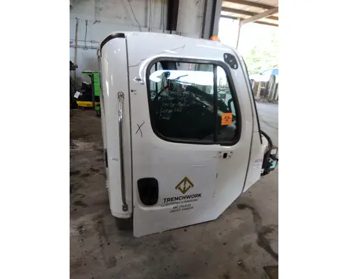 FREIGHTLINER M2 106 CAB