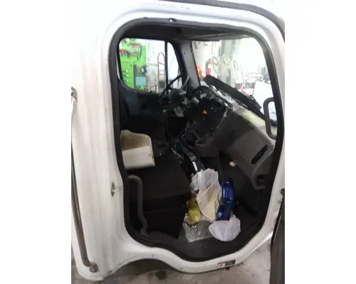 FREIGHTLINER M2 106 CAB