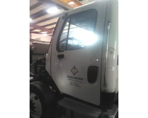 FREIGHTLINER M2 106 CAB
