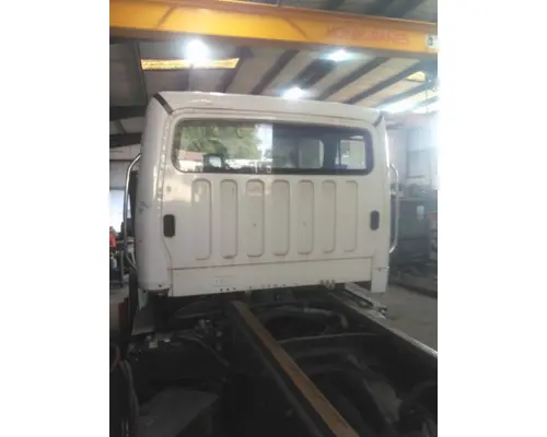 FREIGHTLINER M2 106 CAB