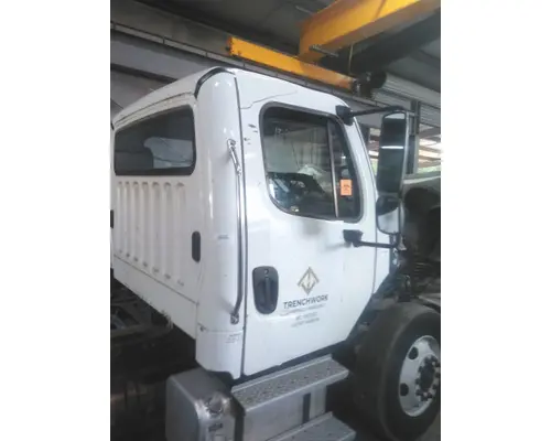 FREIGHTLINER M2 106 CAB