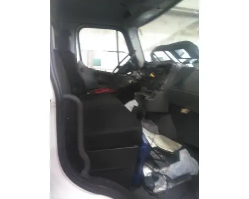 FREIGHTLINER M2 106 CAB