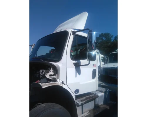 FREIGHTLINER M2 106 CAB