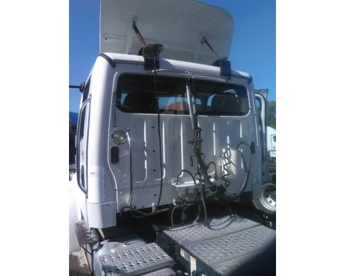 FREIGHTLINER M2 106 CAB