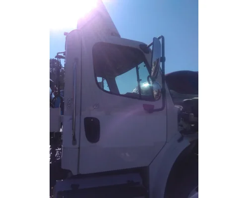 FREIGHTLINER M2 106 CAB