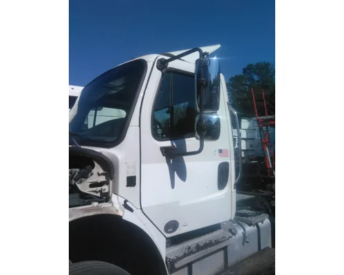 FREIGHTLINER M2 106 CAB