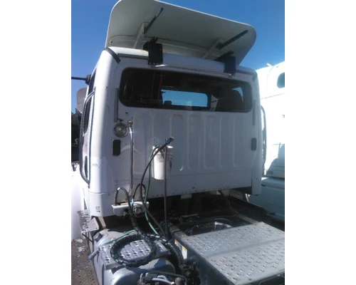 FREIGHTLINER M2 106 CAB