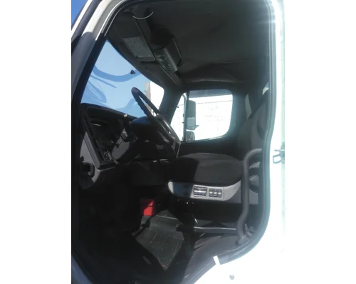 FREIGHTLINER M2 106 CAB