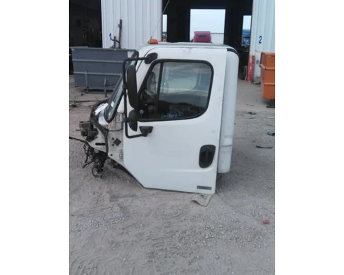 FREIGHTLINER M2 106 CAB