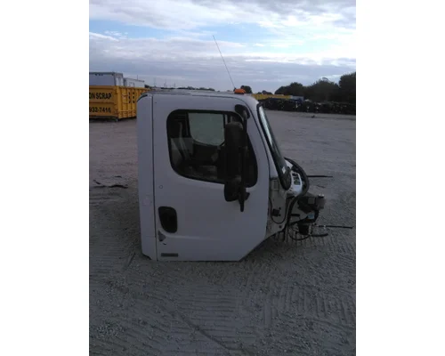 FREIGHTLINER M2 106 CAB