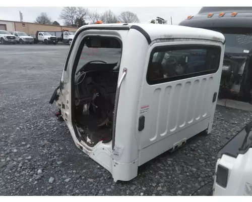 FREIGHTLINER M2 106 CAB