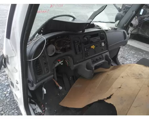 FREIGHTLINER M2 106 CAB