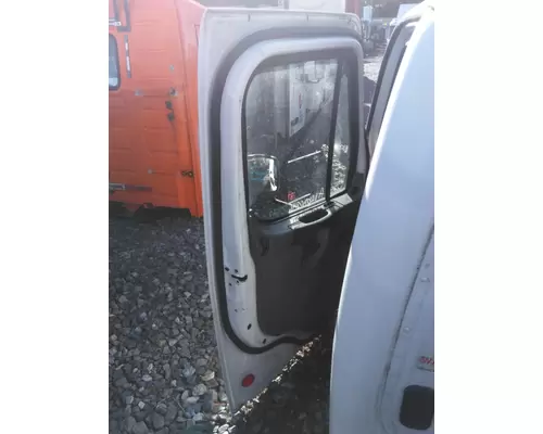FREIGHTLINER M2 106 CAB