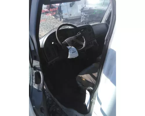 FREIGHTLINER M2 106 CAB