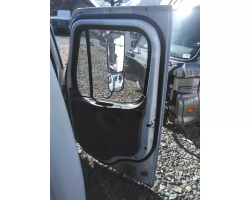 FREIGHTLINER M2 106 CAB