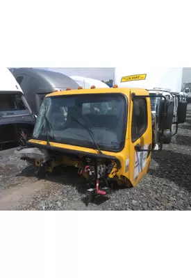 FREIGHTLINER M2 106 CAB